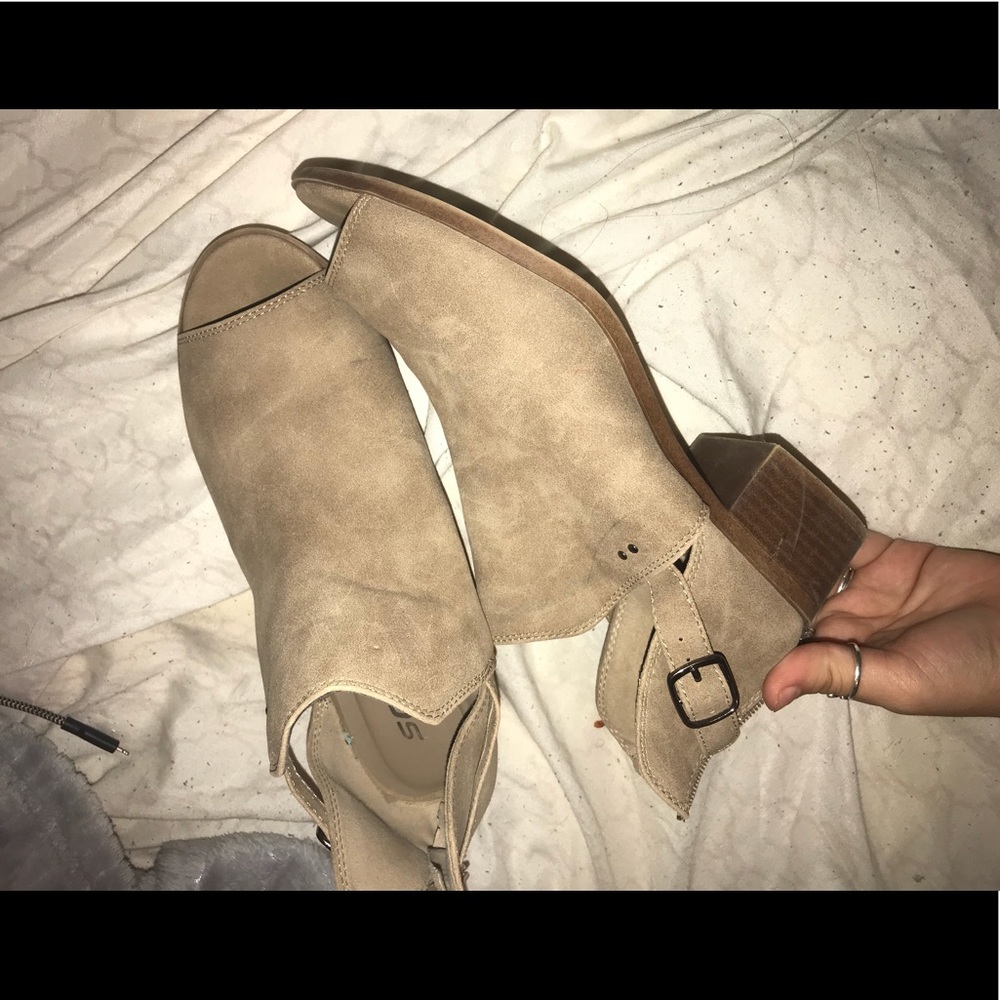 Short ankle booties
